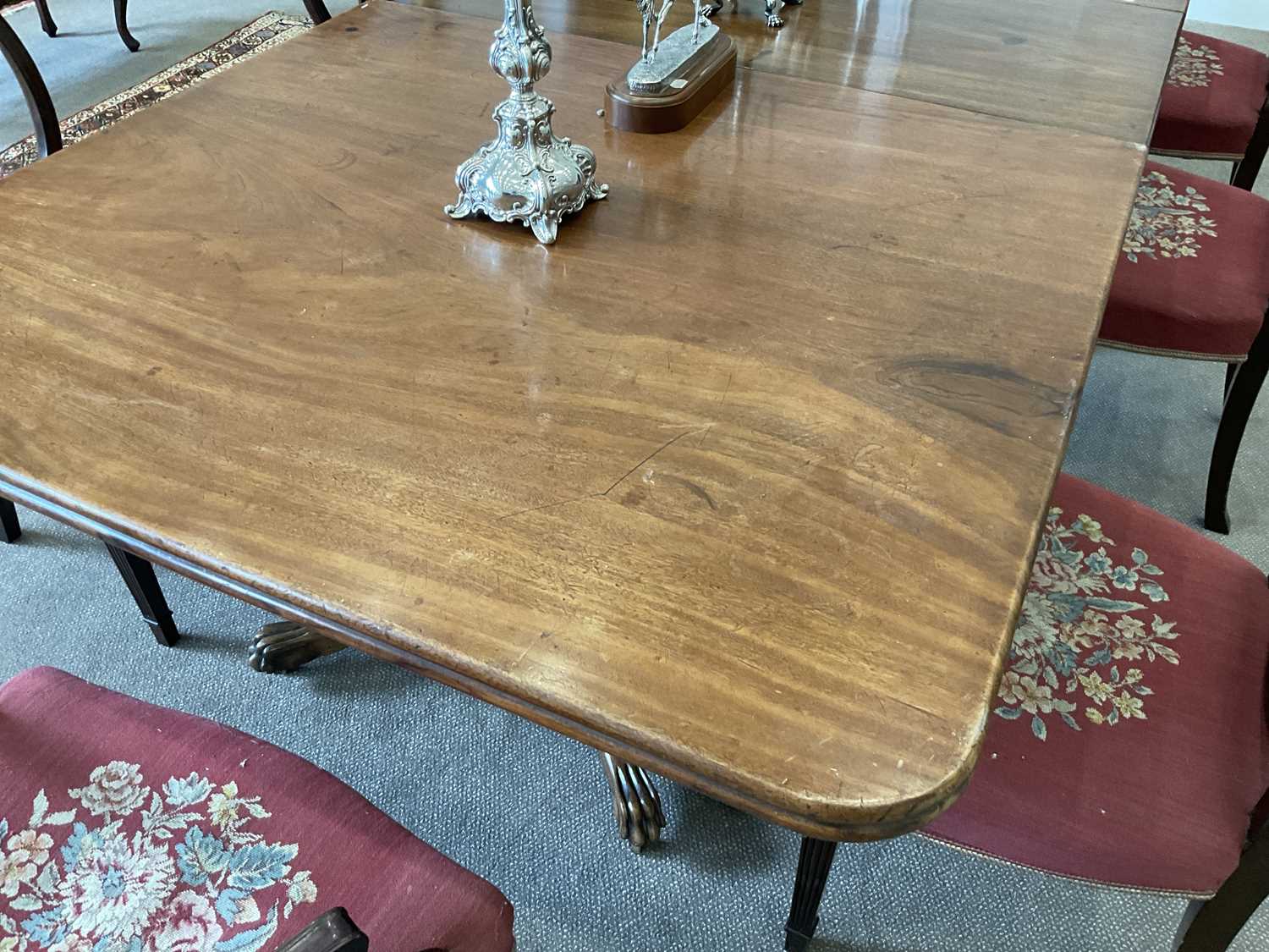 An Irish Regency Mahogany Twin-Pedestal Dining Table, early 19th century, with one additional - Image 4 of 9