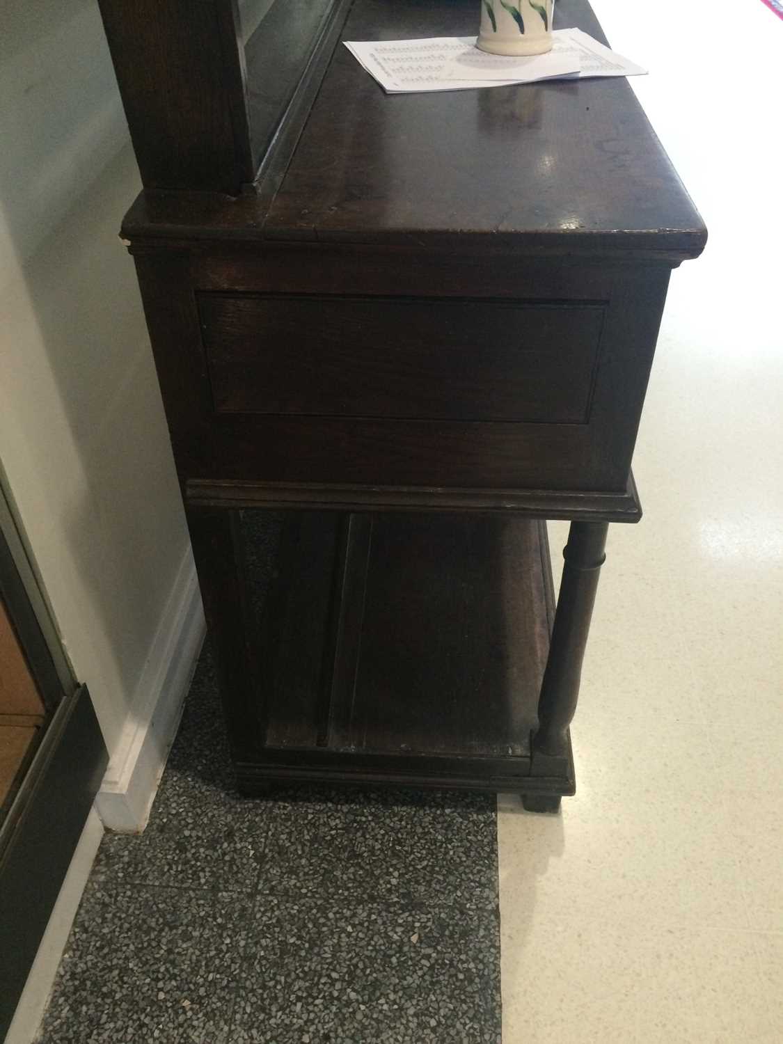 A George III Oak Dresser and Rack, 3rd quarter 18th century, the moulded cornice above iron cup - Bild 15 aus 15