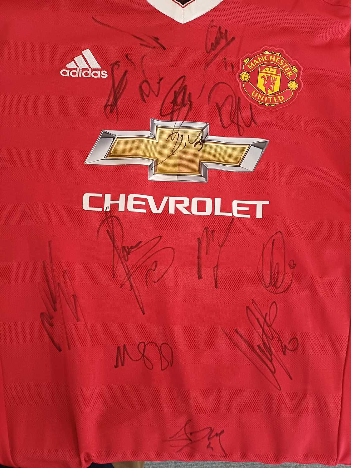 Manchester United Signed Football Shirts - Image 7 of 11