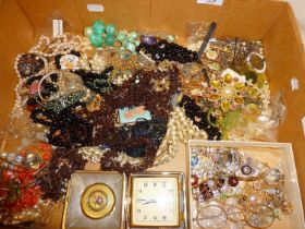 Good quantity of vintage and modern costume jewellery