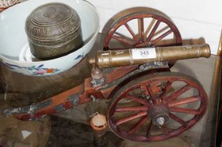 Fine detailed scale model in wood & brass of an 18th c. British artillery field gun