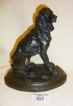 After Jules Bertrand Gelibert, bronze hound dog with bone, approx. 18cm high