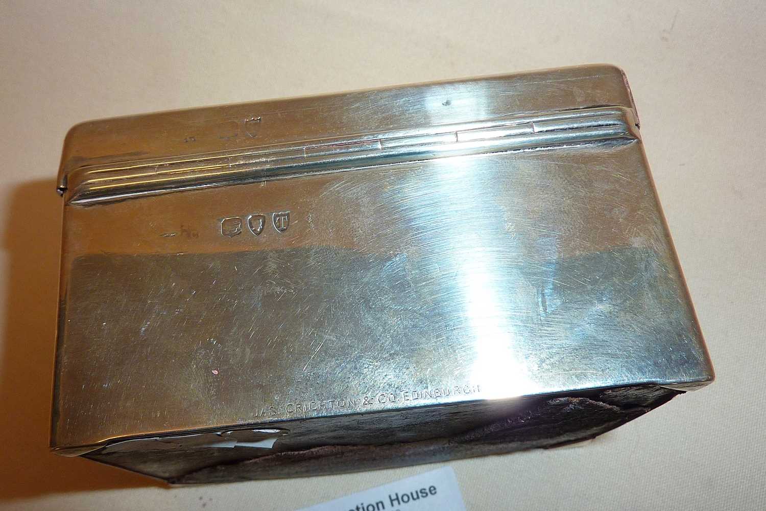 Victorian silver cigarette box with engraved crest to lid. Has a teak lining and measuring approx. - Image 3 of 4