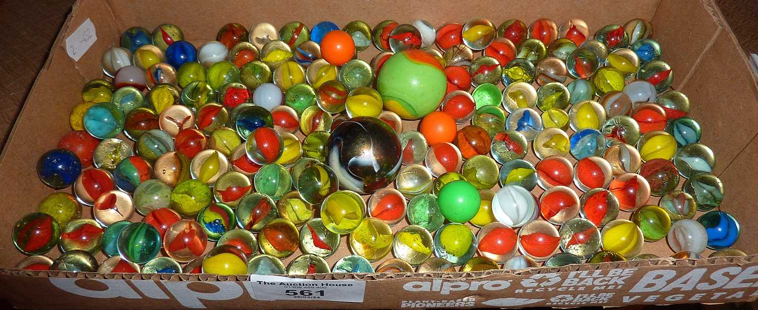 Collection of glass marbles - Image 2 of 2