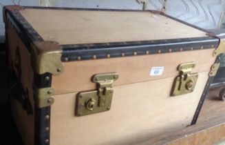 Modern tuck box