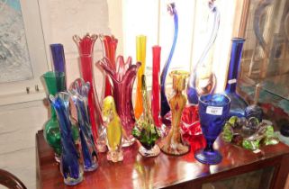 Large collection of assorted coloured glass, inc. Murano etc. (20 pieces)