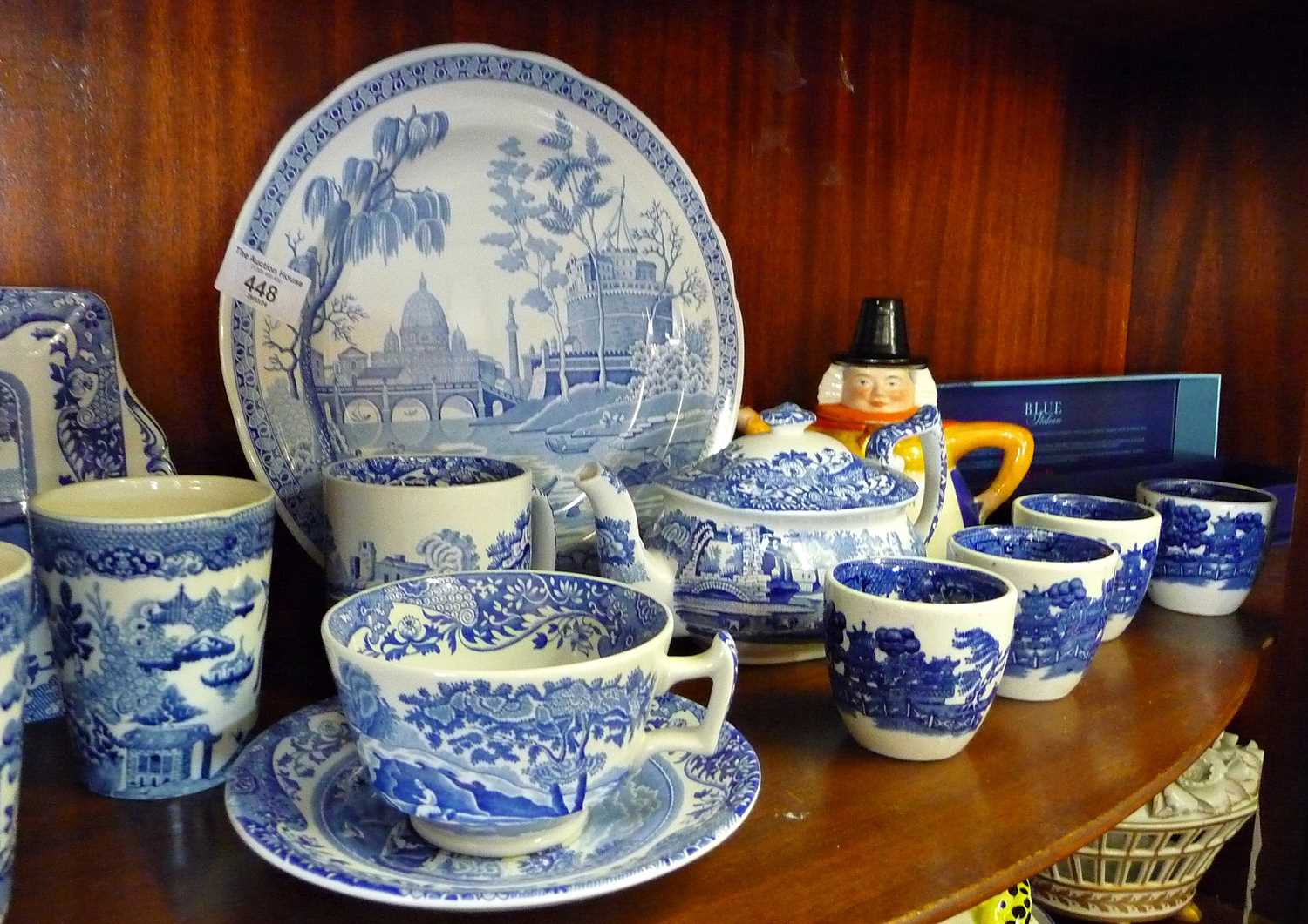 Willow pattern and other blue and white china by various makers, inc. Wedgwood, Spode, Wood & Sons - Bild 4 aus 4