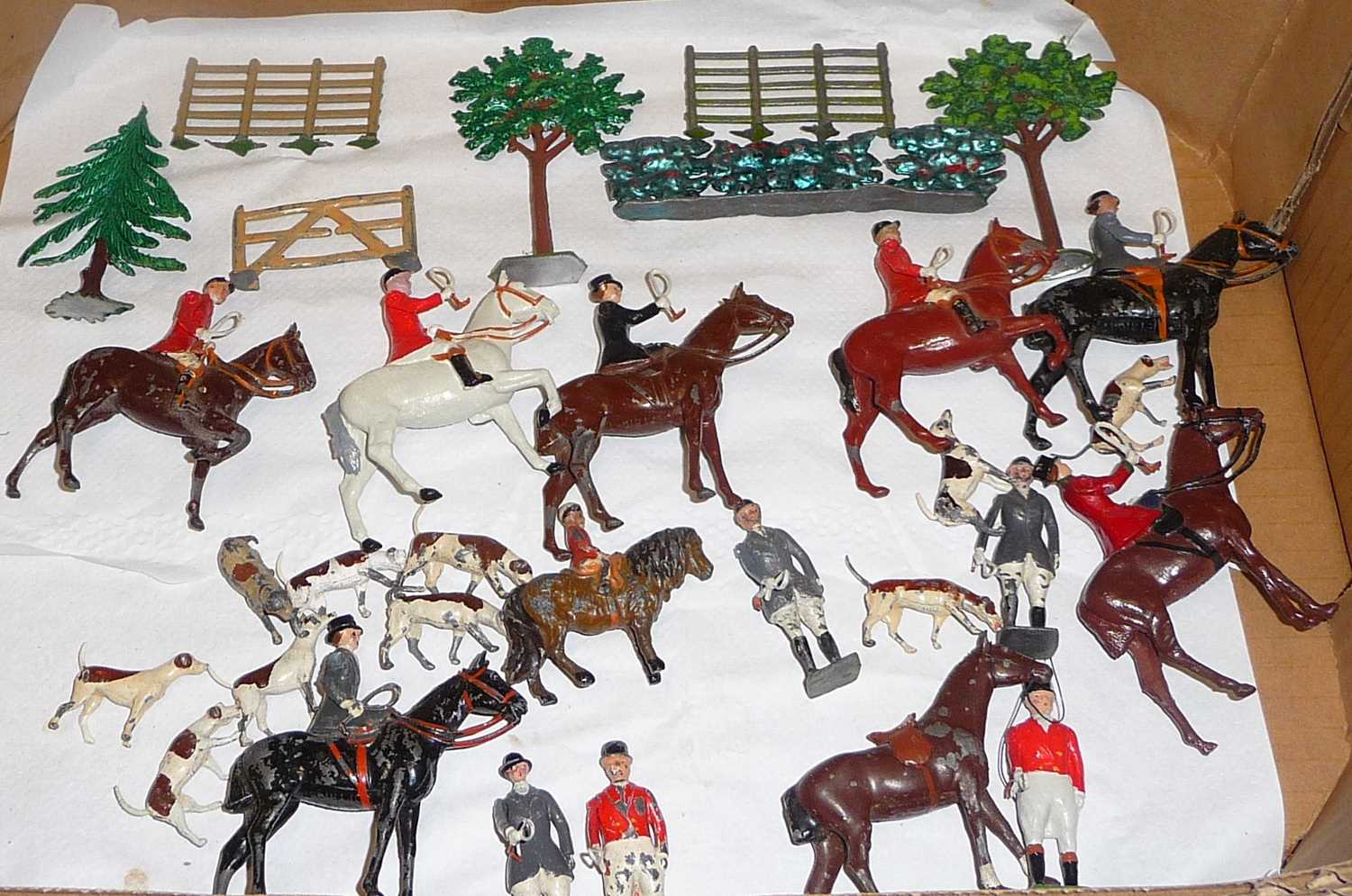 Diecast hunting figures, some Britains, inc. 10 hounds - Image 2 of 2