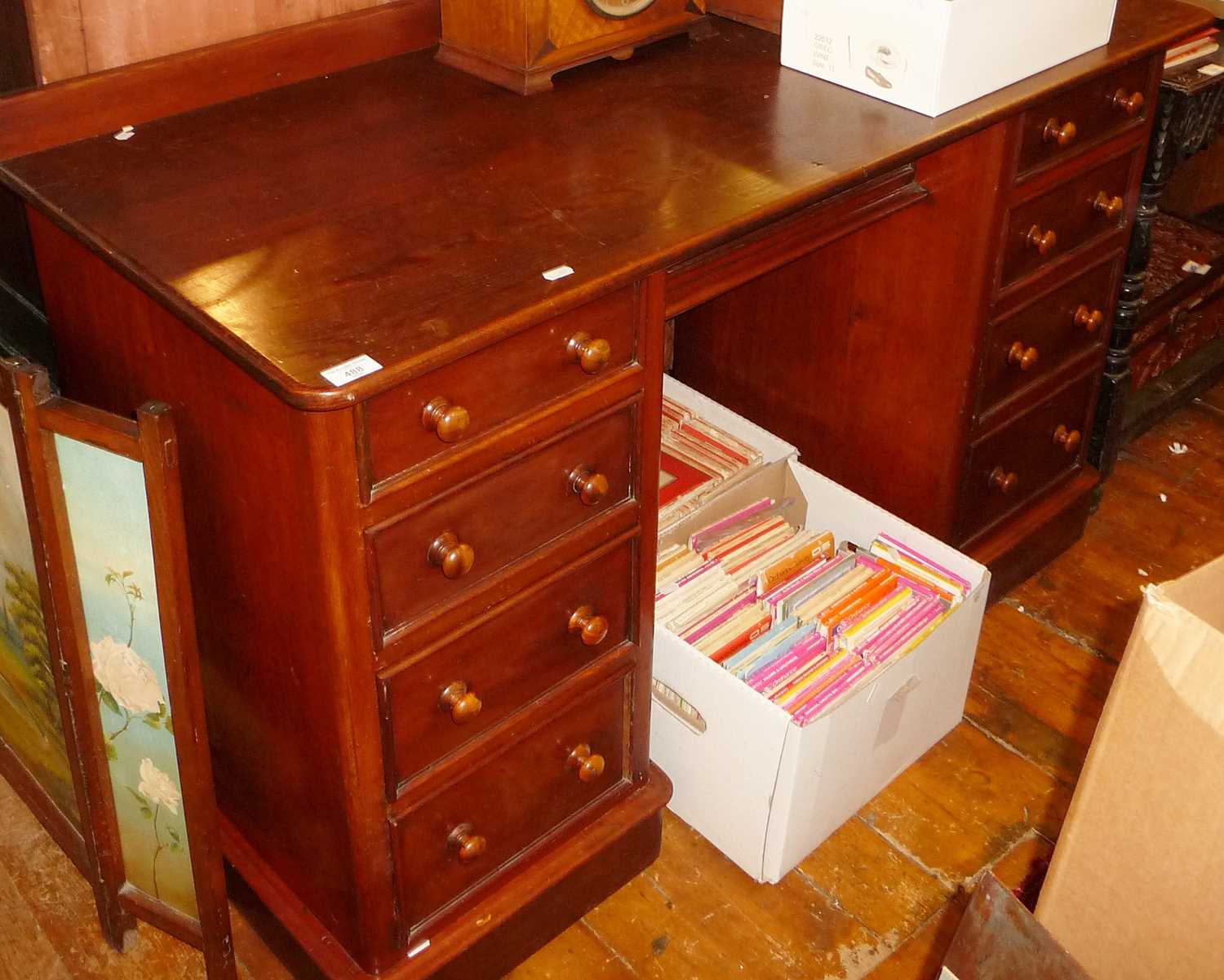 Mahogany kneehole desk with 9 drawers - Image 2 of 2