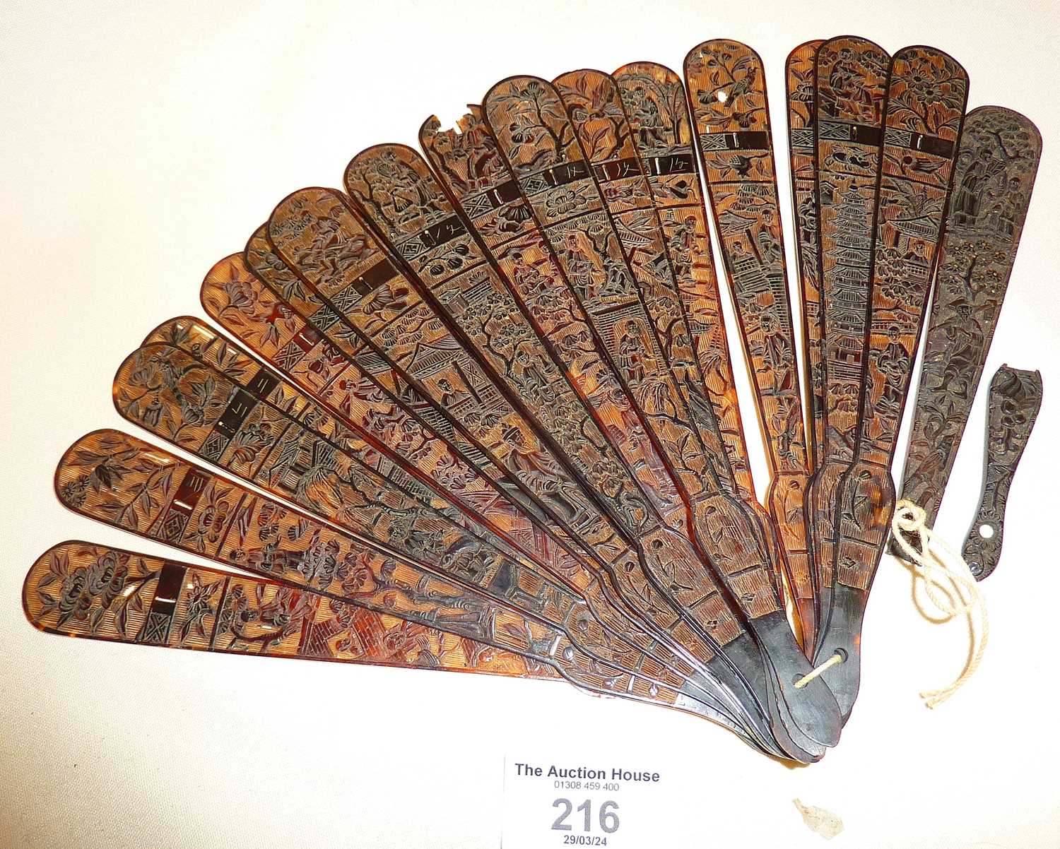 19th c. antique finely carved Chinese tortoiseshell fan for restoration. Approx. 19cm long