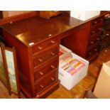 Mahogany kneehole desk with 9 drawers