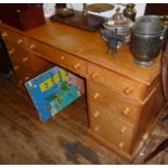 Light oak kneehole nine-drawer pedestal desk