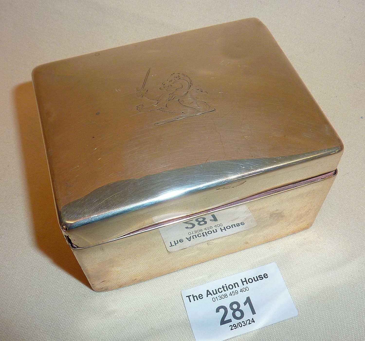 Victorian silver cigarette box with engraved crest to lid. Has a teak lining and measuring approx. - Image 4 of 4