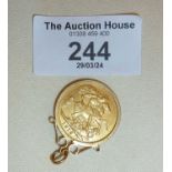 1913 gold sovereign in 9ct gold mount, total weight approx. 9.5g.