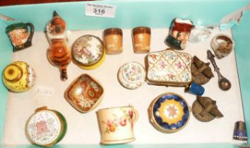 Collection of small porcelain boxes etc., inc. Royal Worcester, Limoges, Coalport and others (19