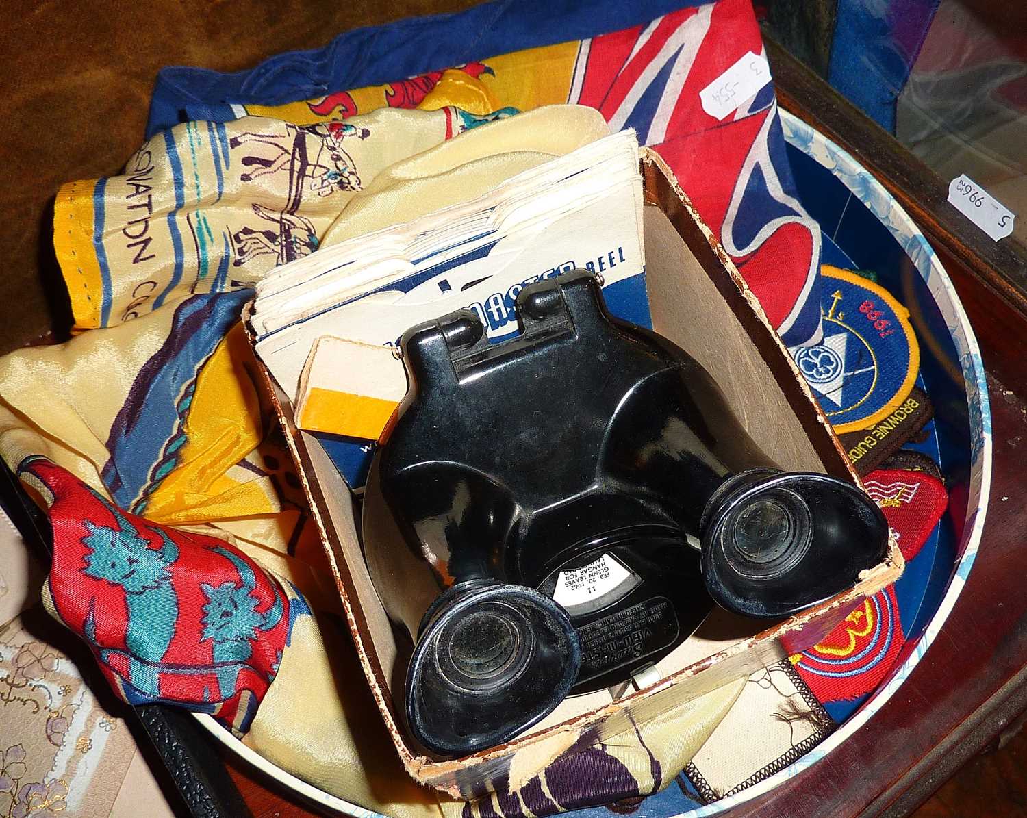 Old Bakelite Viewmaster viewer and reels, 1953 Coronation Silk Scarf, Brownie and Girl Guide cloth - Image 2 of 2