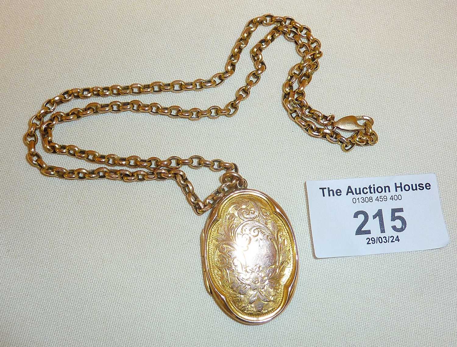 9ct gold belcher chain with 9ct gold gront and back locket. Chain only approx. 5g and 44cm long
