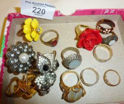 Costume jewellery rings