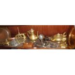 Assorted brassware & metalware inc. trivet, aspic mould, harness & trays etc