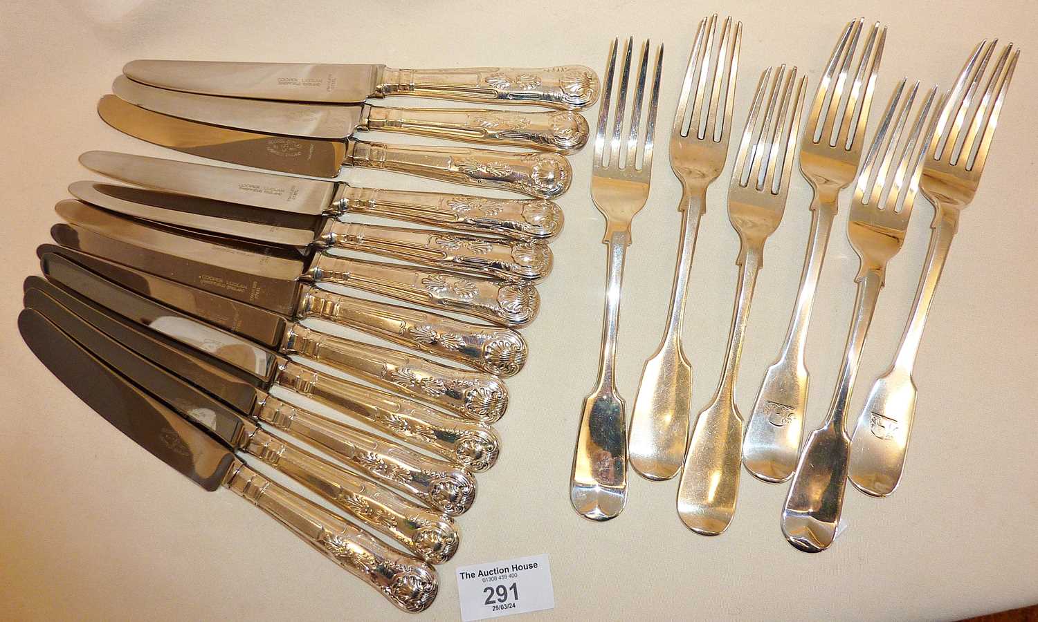 Interesting matched set of Victorian and older silver fiddle pattern table forks. Hallmarks - Image 4 of 4