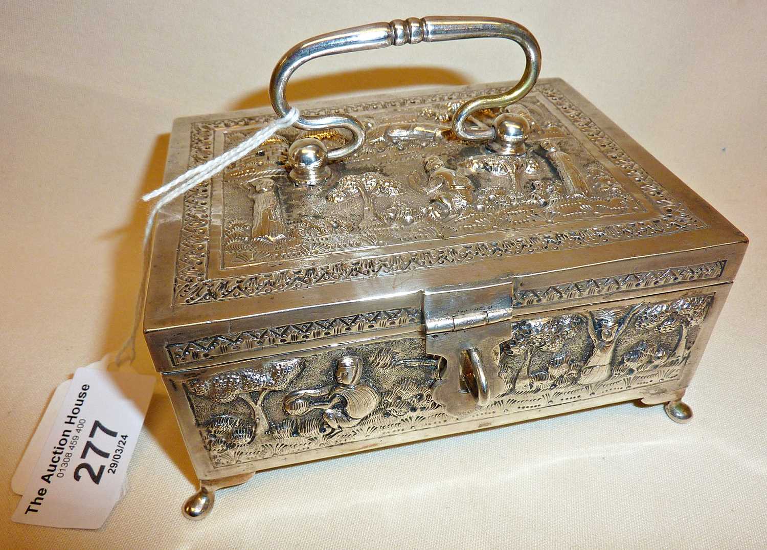 Indian silver casket with figural and jungle scenes, Lucknow, c. 1900, approx. 12cm long and 6.5cm - Image 4 of 4
