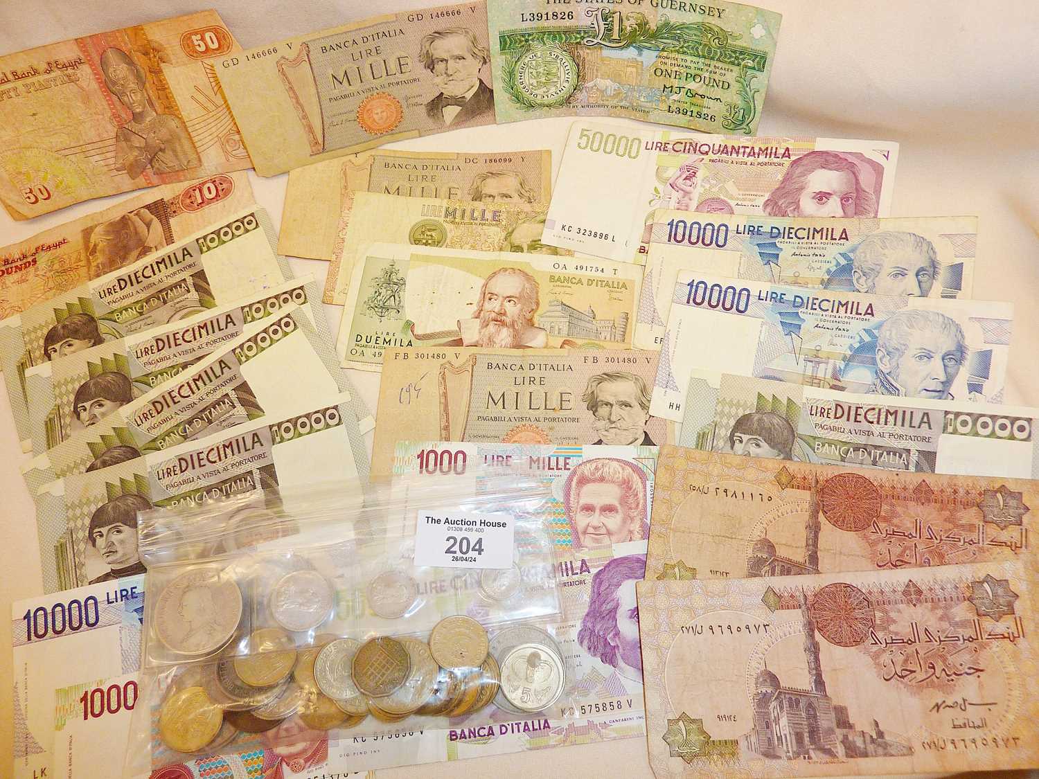 Italian banknotes and assorted coins, some silver