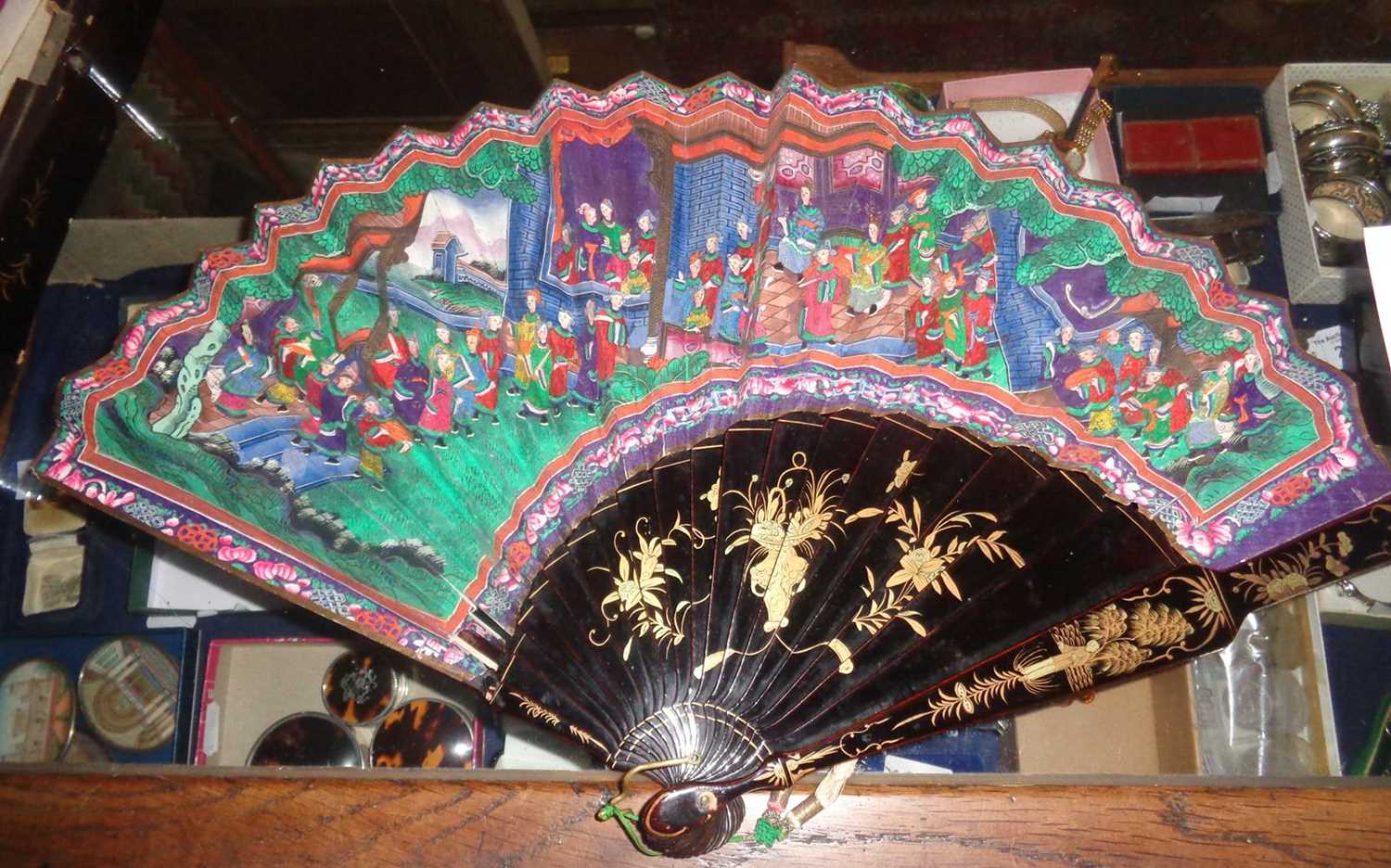 19th century hand painted and double-sided Canton fan with fitted lacquered case (approx 35.5cms - Image 6 of 11