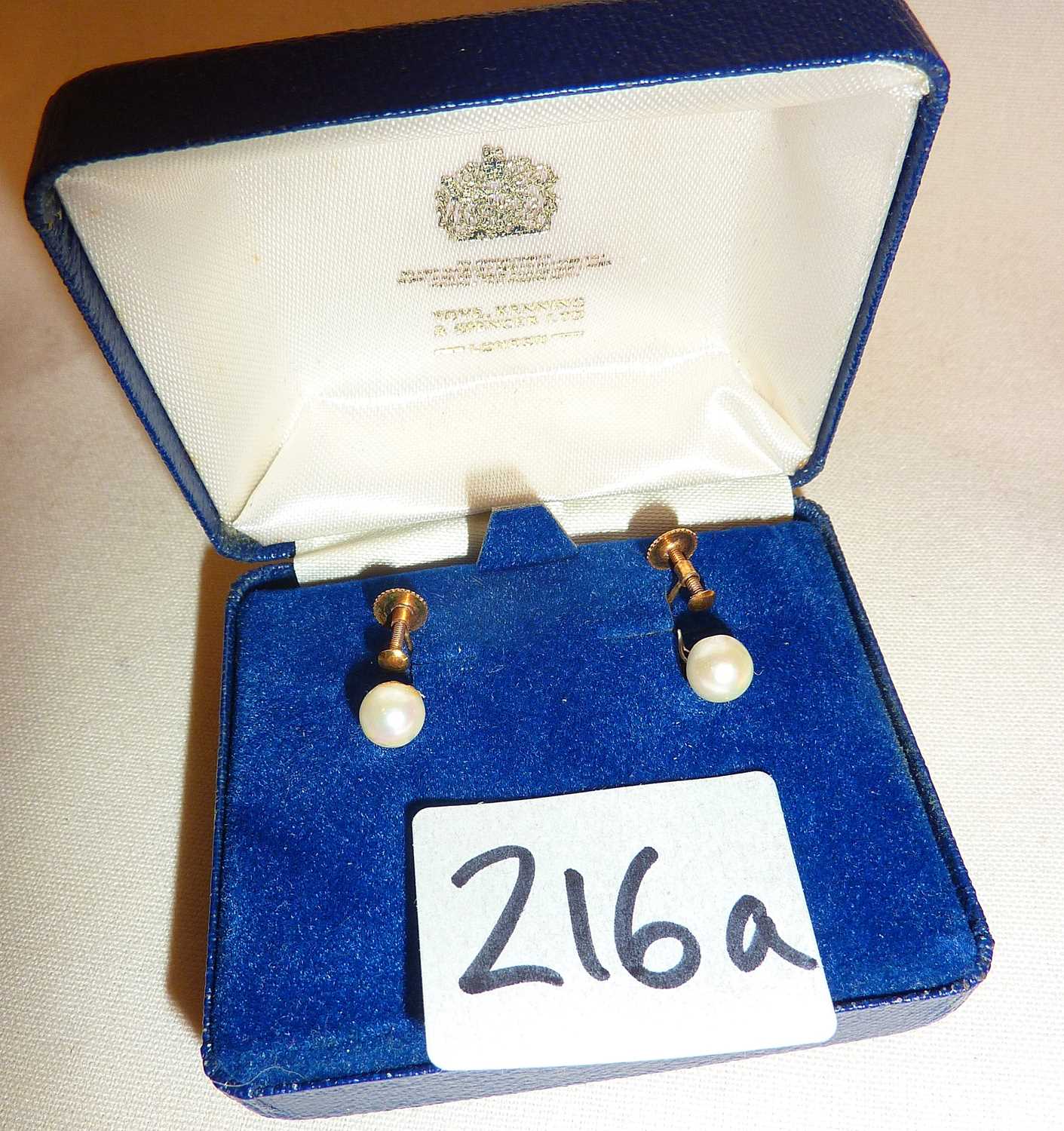 Gold 9ct and pearl screw on earrings in case