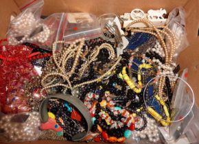 Good quantity of vintage and modern necklaces with other costume jewellery