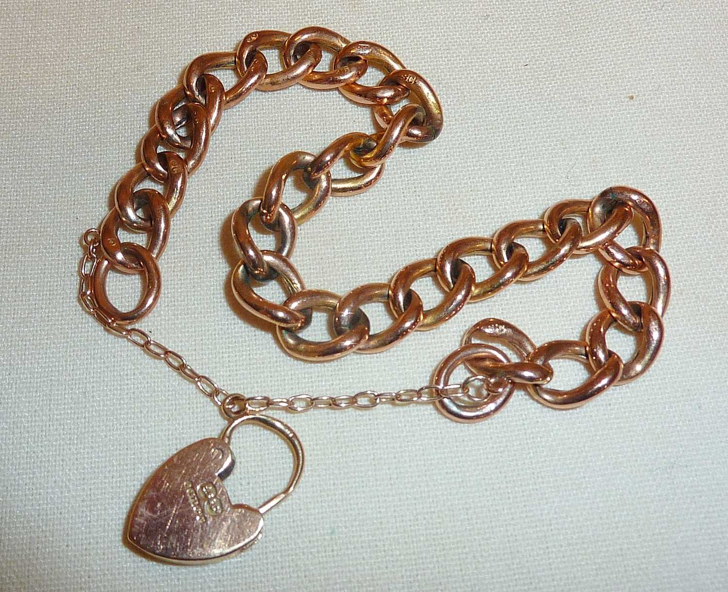 9ct rose gold belcher chain bracelet with padlock clasp in velvet case, approx. 8.5g - Image 2 of 2