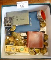 Coins, military brass buttons, Conway Stewart 'Dandy' pen with 14ct gold nib (no cap)