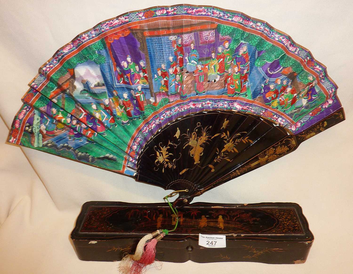 19th century hand painted and double-sided Canton fan with fitted lacquered case (approx 35.5cms - Image 2 of 11