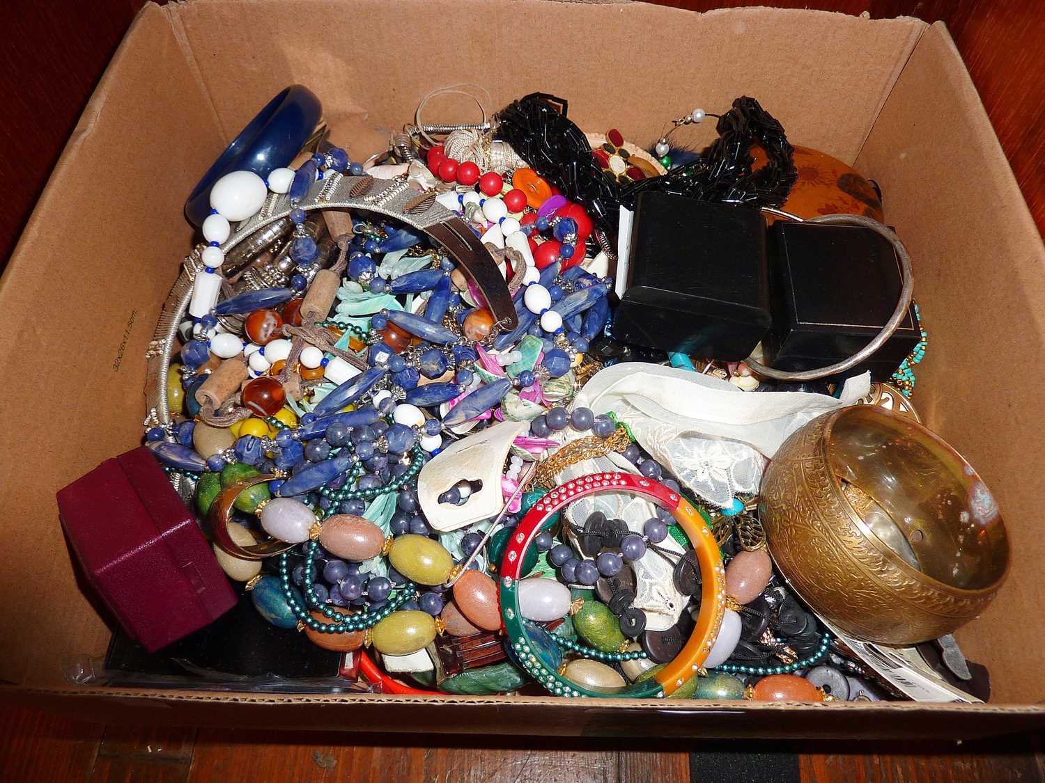 Box of assorted vintage and modern costume jewellery