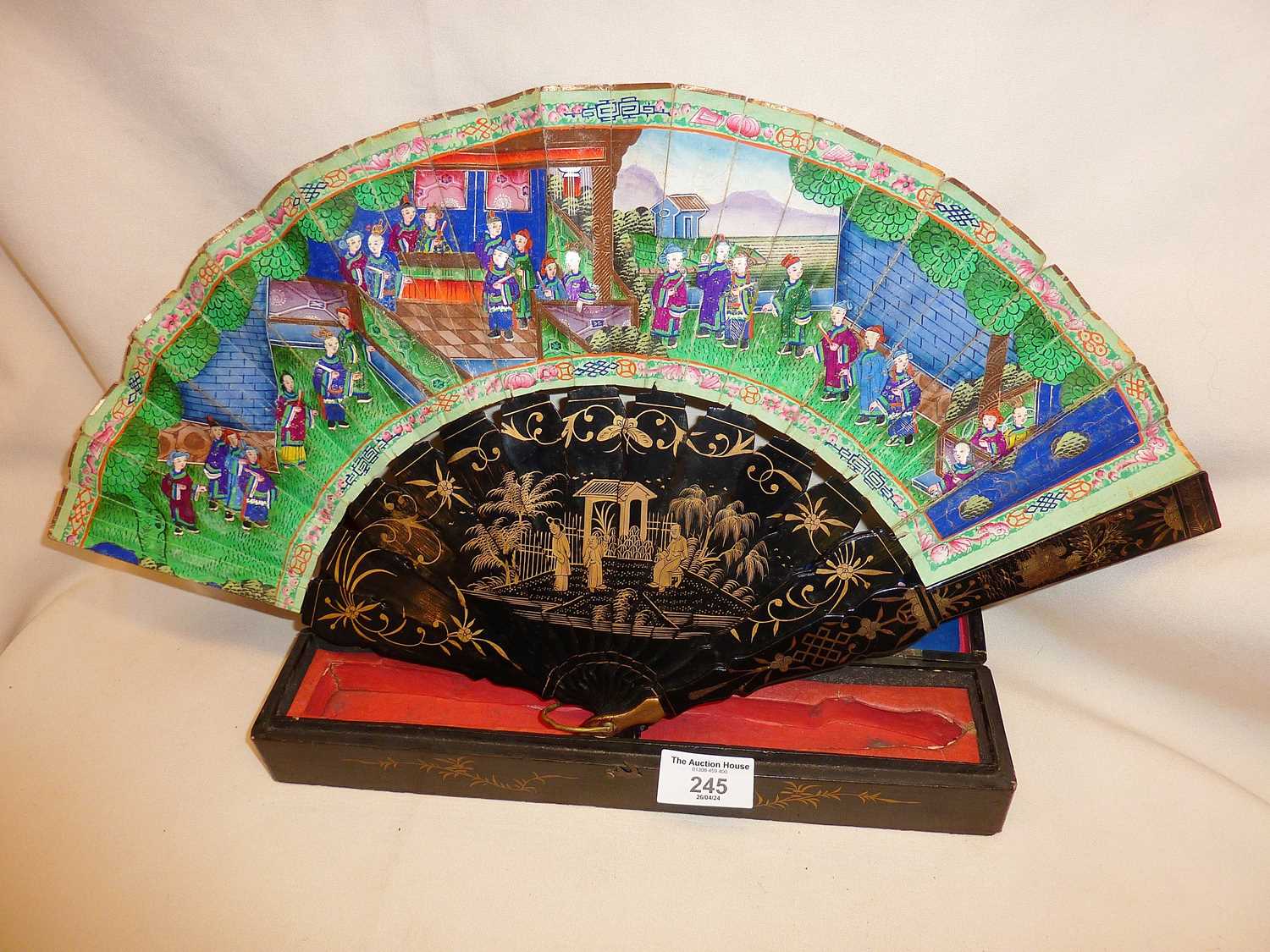 19th century hand painted and double sided Canton fan with fitted lacquered case (case approx