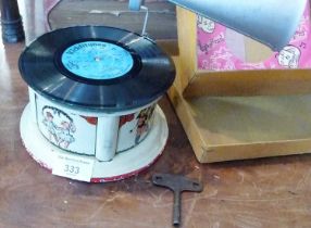 Rare 1920's tinplate clockwork 'Kiddyphone' record turntable, made in Germany, GWO with Kidditunes