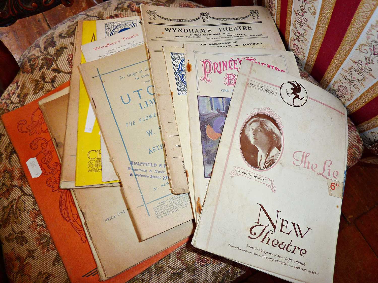 Quantity of early 20th c. theatre programmes from various English theatres