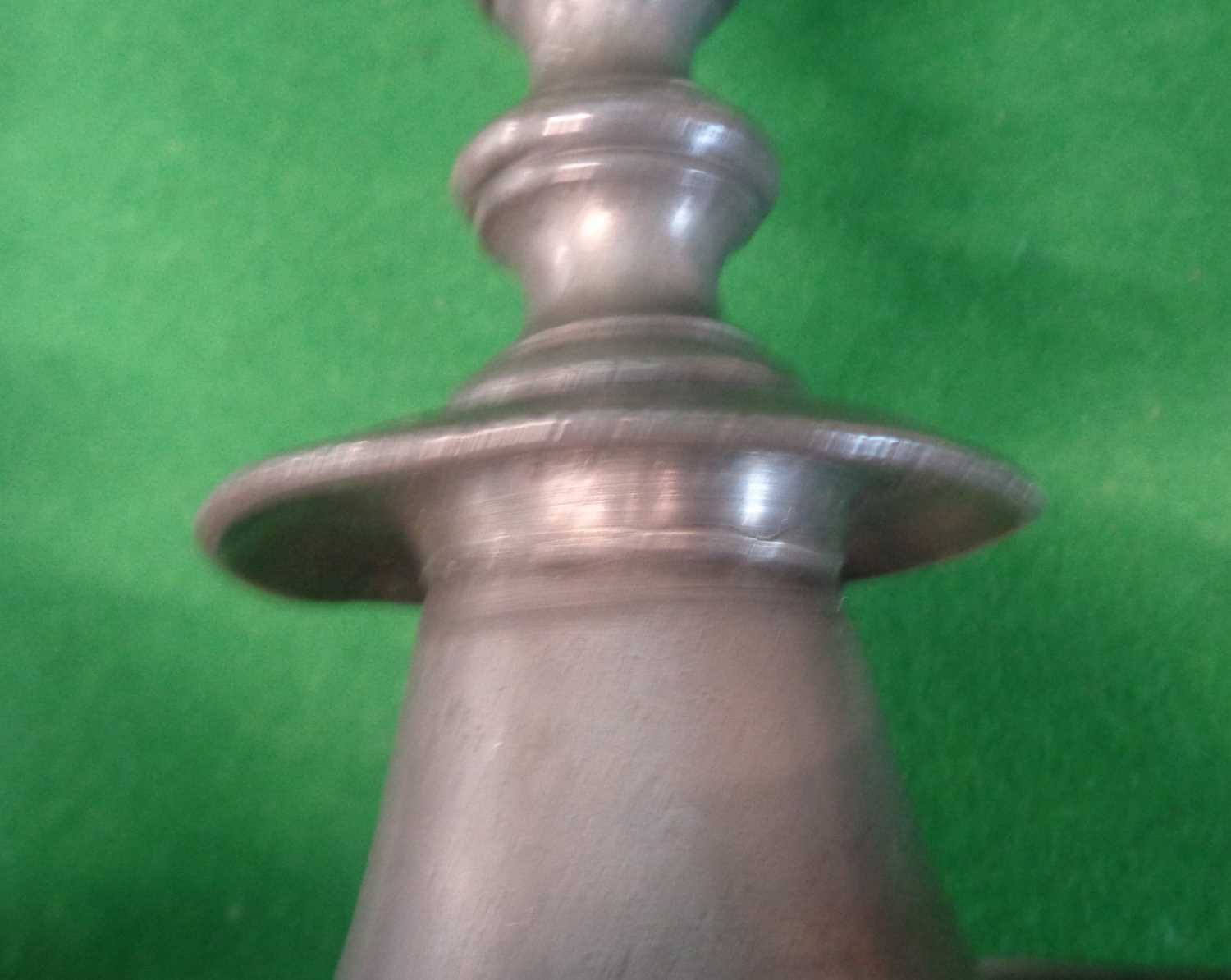 Pair of 18th c. pewter candlesticks with Bristol touchmarks, approx. 24cm high - Image 7 of 8