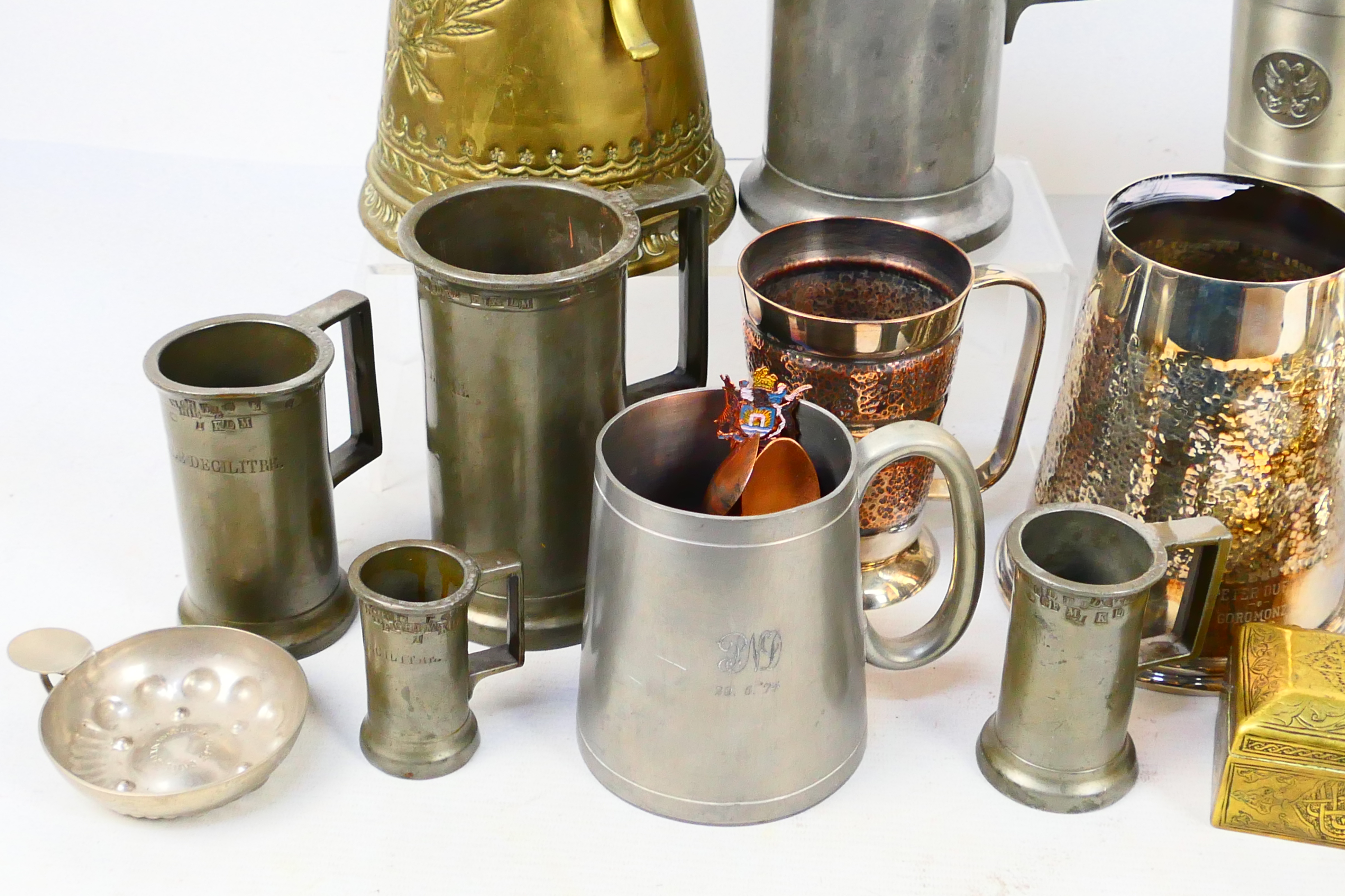 Metal ware to include measuring vessels, tankards, goblet, quaich and similar. - Image 3 of 5