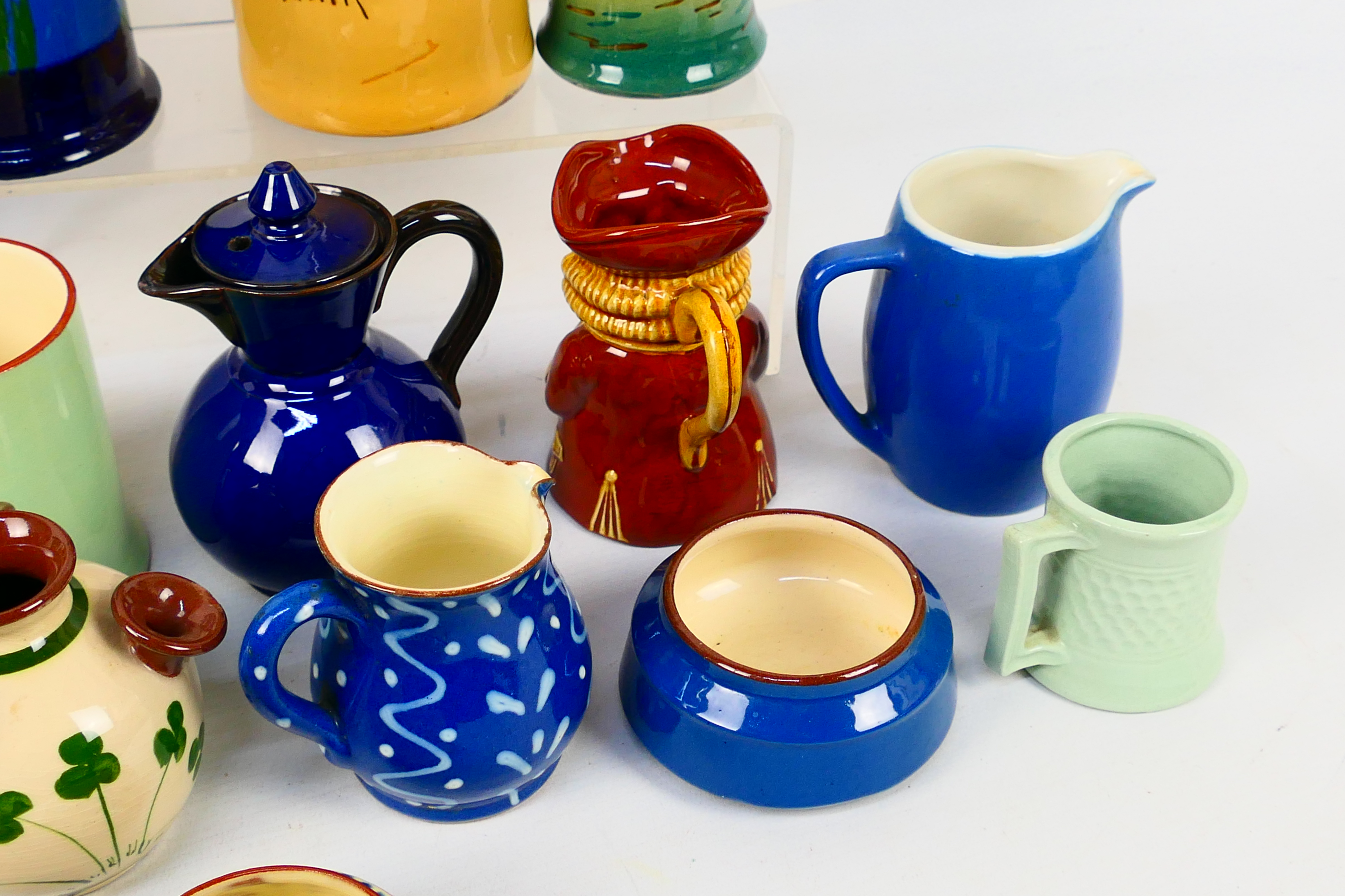 A collection of Torquay pottery wares to include bowls, jugs, cups and other, various manufacturers. - Image 19 of 20