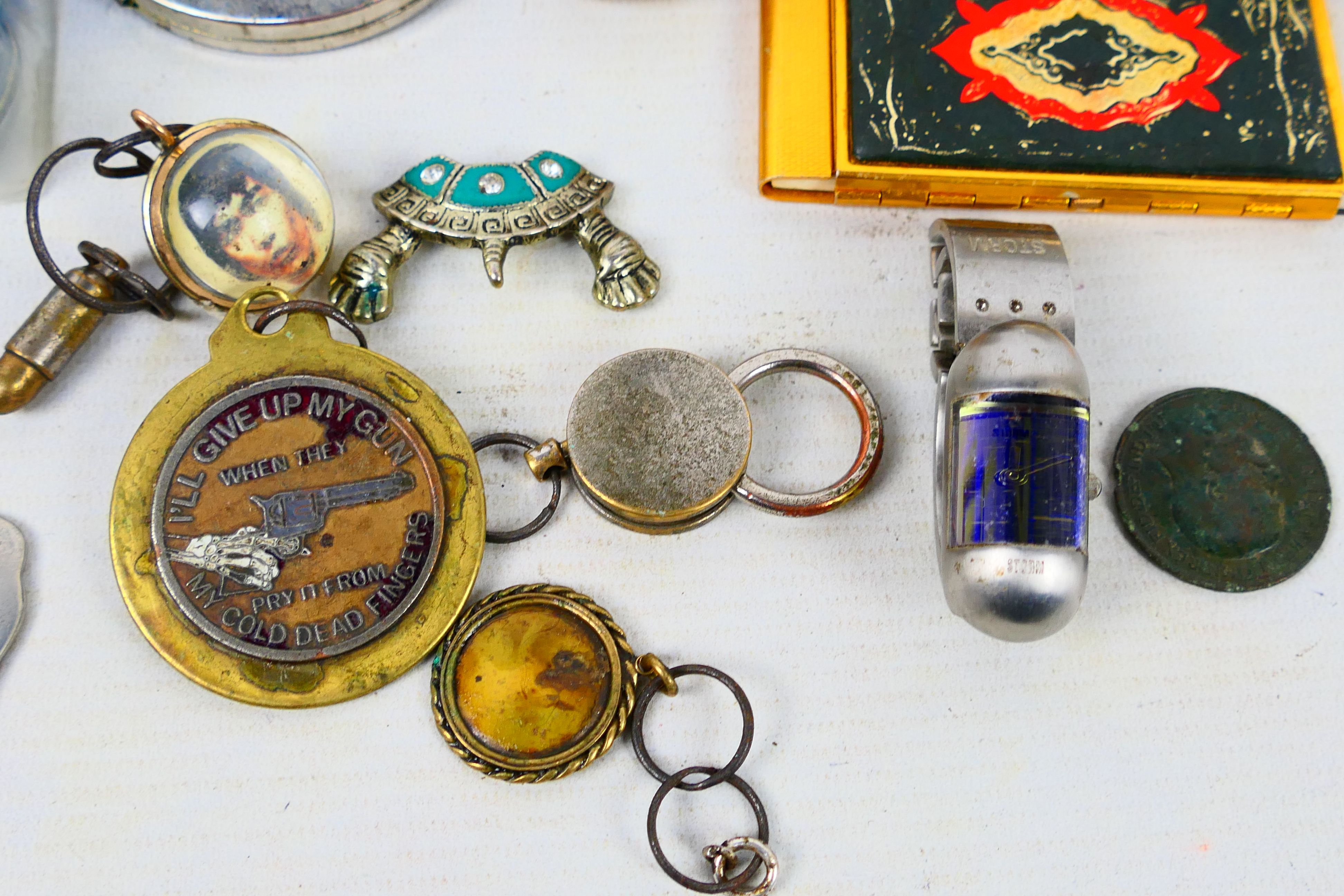 A mixed lot of collectables to include lorgnette opera glasses, sunglasses, powder compacts, - Image 2 of 7
