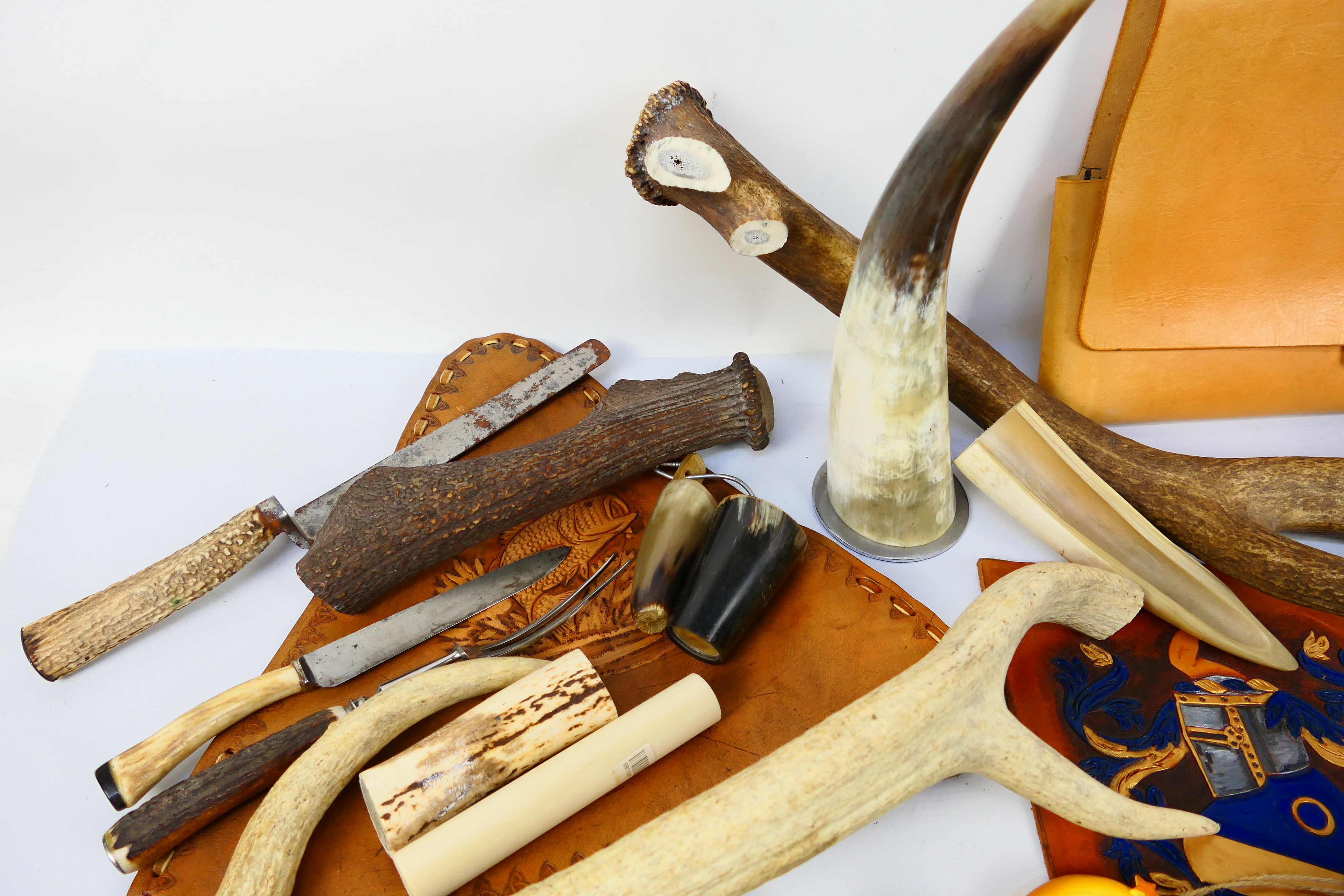 Various horn and antler pieces and tooled leather items. - Image 3 of 8