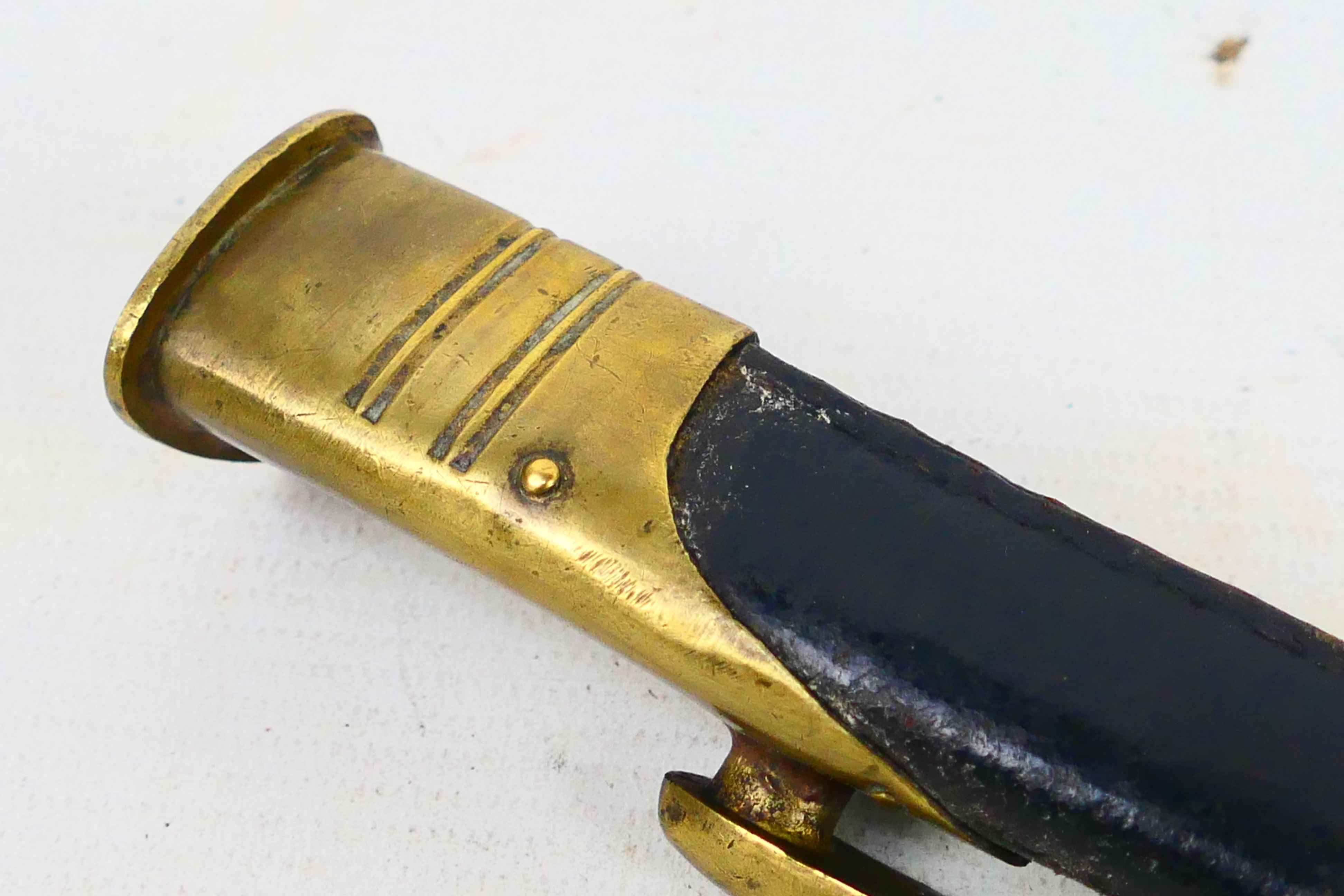 A pattern 1853 socket bayonet, 43 cm (l) triangular blade, with brass mounted scabbard. - Image 11 of 13