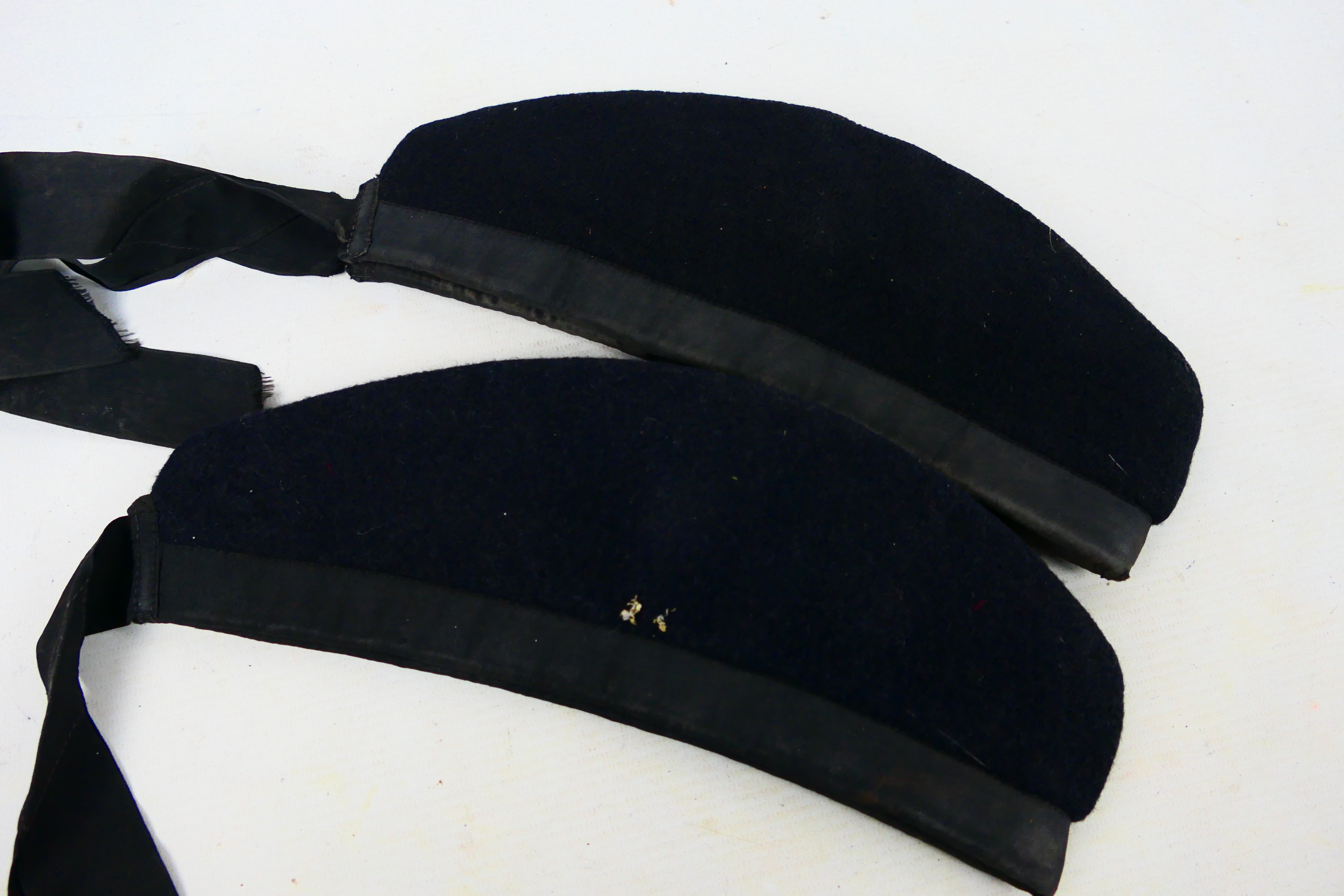 Two R Mackie & Co Scottish bonnet caps for Highland Regiment and Argyll And Sutherland Highlanders. - Image 4 of 7