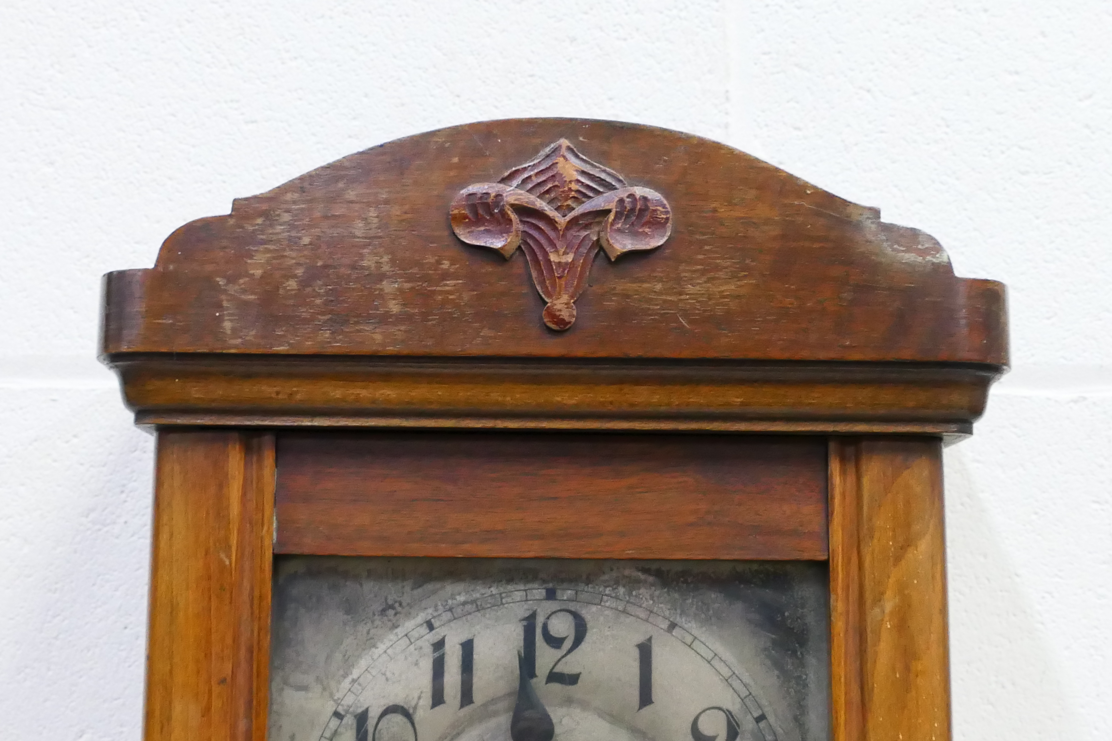 A vintage wall clock. [W] Condition Report: Not currently working. - Image 3 of 7