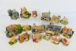Lilliput Lane - A quantity of unboxed model cottages and buildings, largest approximately 10 cm (h).
