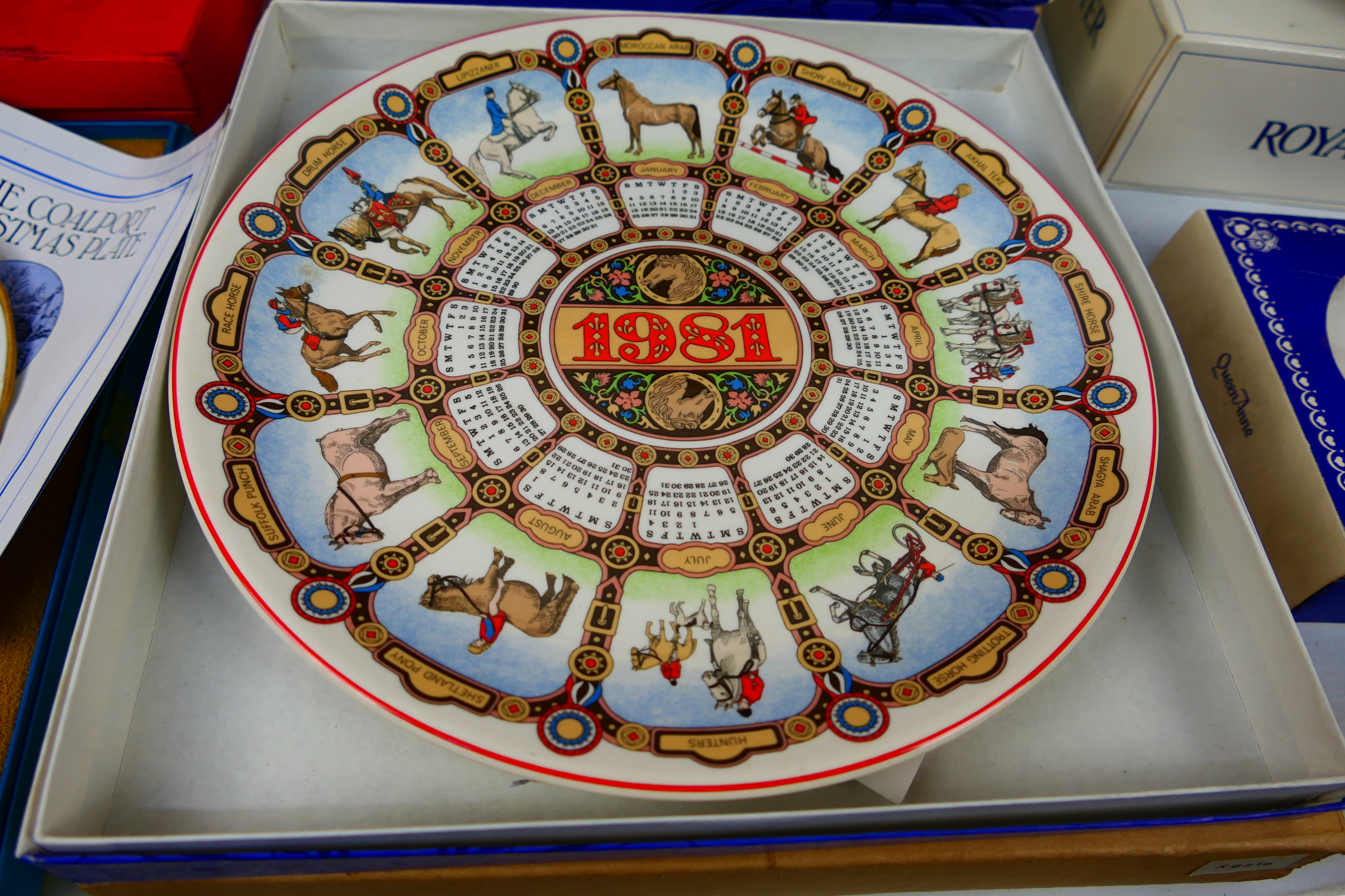 A collection of boxed collector plates and similar to include Spode, Coalport, Royal Worcester, - Image 2 of 10