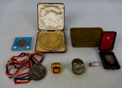A mixed lot of collectables to include pearl bead necklace, Muhammad Ali commemorative ring,