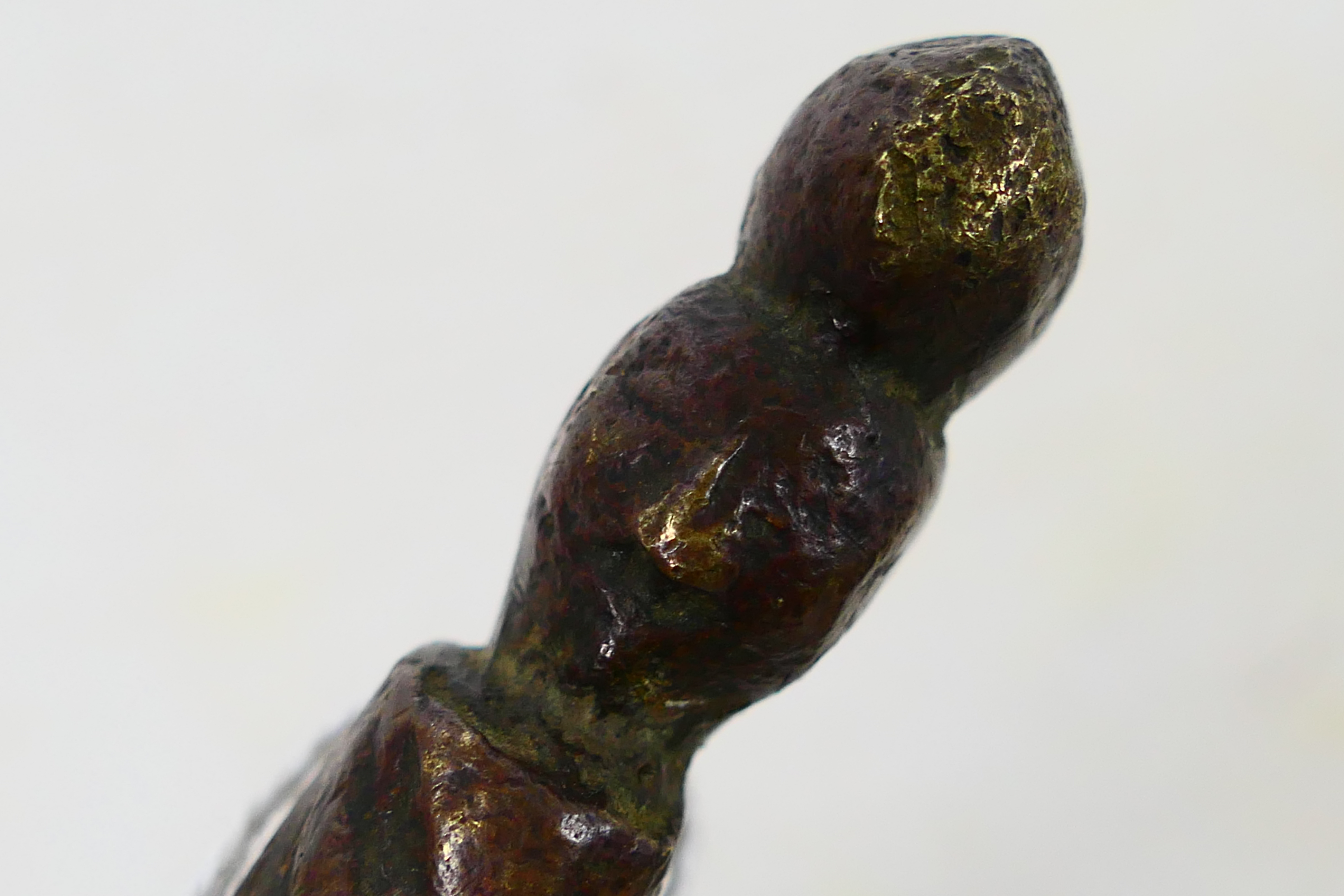 An antique bronze knife, believed by the vendor to be 16th century, 22 cm (l). - Image 7 of 7