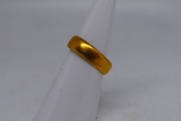 A hallmarked 22 carat gold ring, approx weight 3.