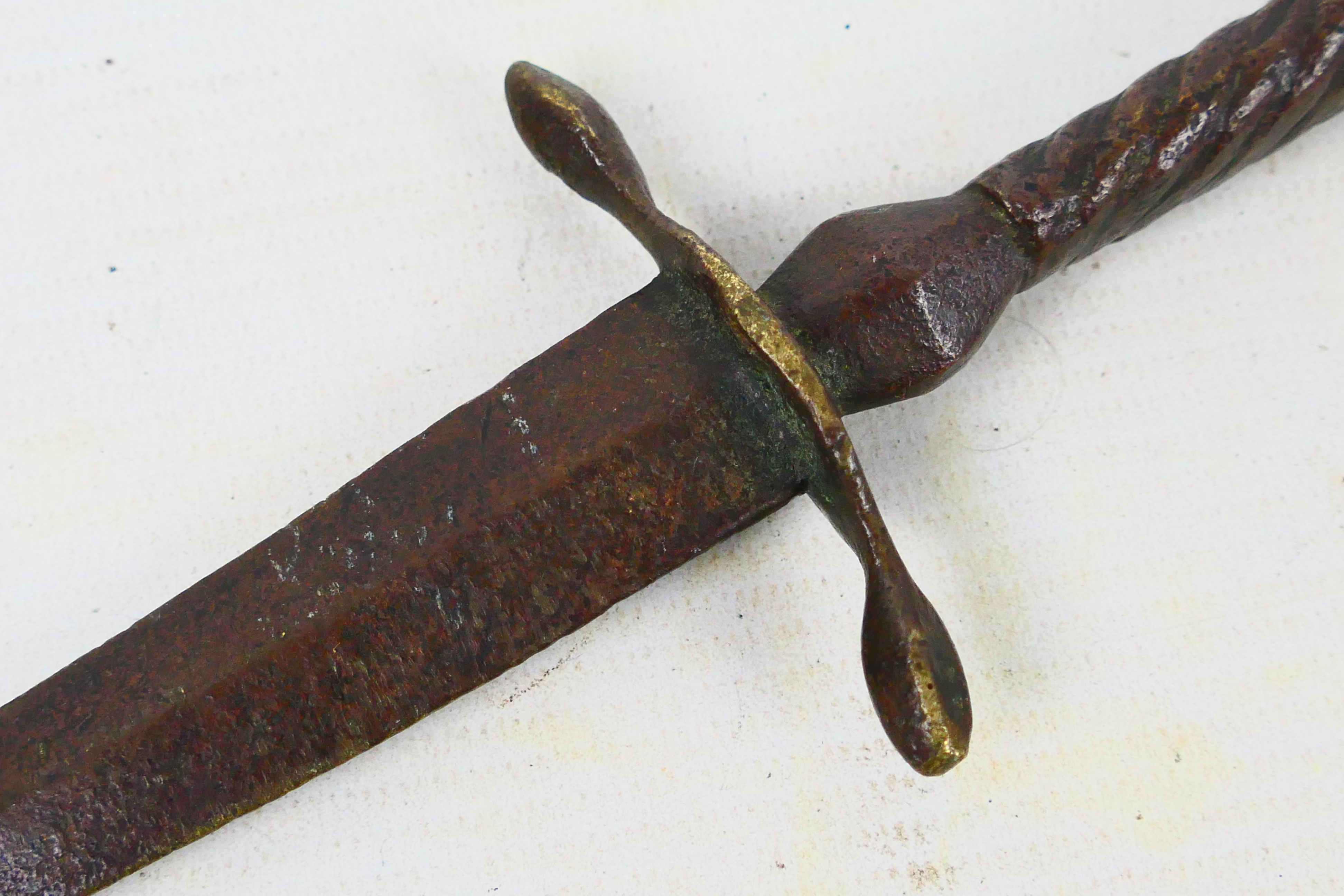 An antique bronze knife, believed by the vendor to be 16th century, 22 cm (l). - Image 3 of 7